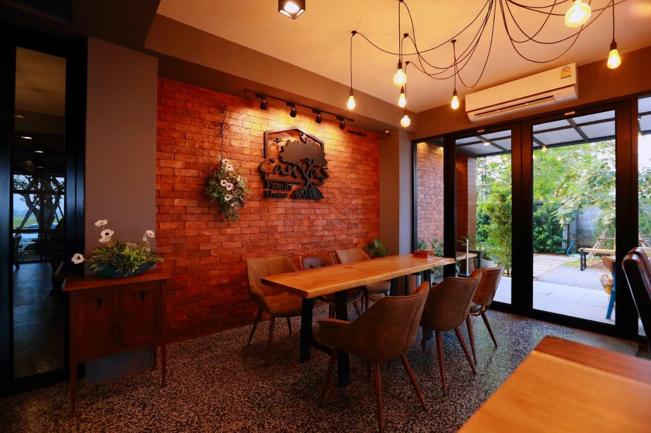 Canvas Family Home Трат Екстериор снимка