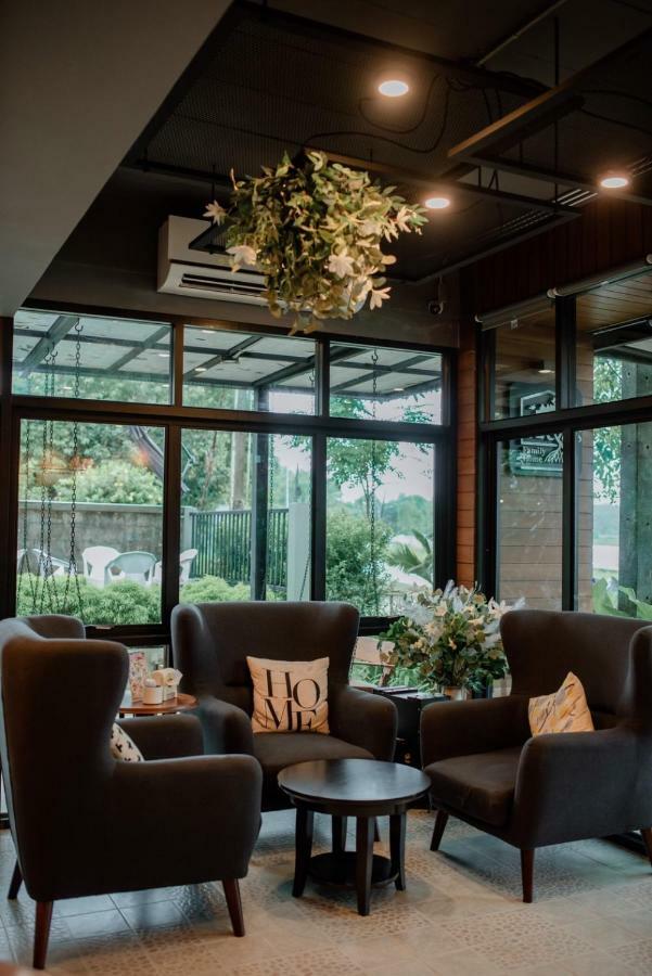 Canvas Family Home Трат Екстериор снимка